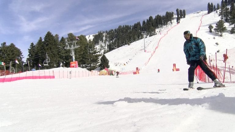 Baraf poosh waadi main Swat snow festival dosry rooz bhi jaari