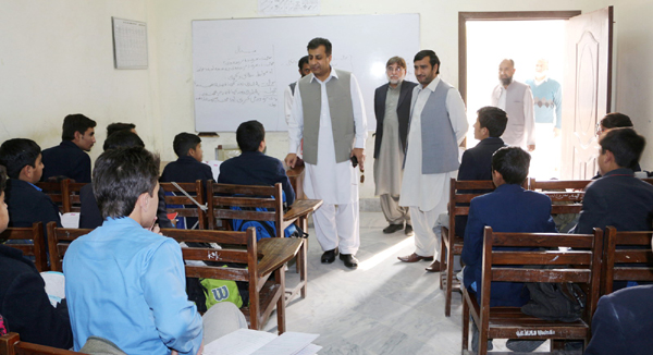 ڈی سی سوات کا مختلف سرکاری اسکولوں کا اچانک دورہ