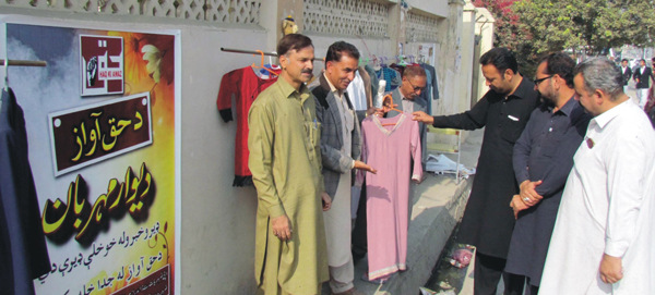 فلاحی تنظیم د حق آواز کی جانب سے مینگورہ میں دیوار مہربان قائم