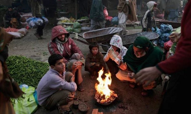 سوات، بارش و برف باری کے سلسلے سے سردی میں اضافہ