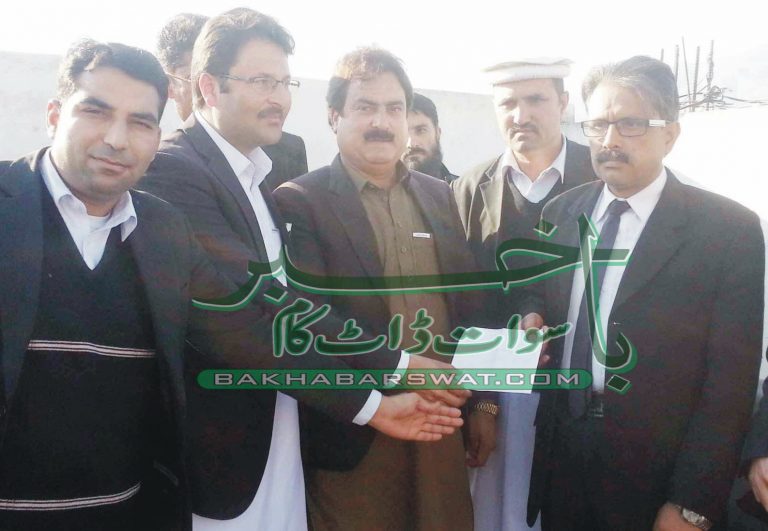وزیر اعلیٰ کے معاون خصوصی نے کبل بار کو 5 لاکھ کا چیک دے دیا