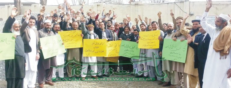 کانجو فلائی اوور کی تعمیر کے خلاف اہلِ علاقہ کا مظاہرہ