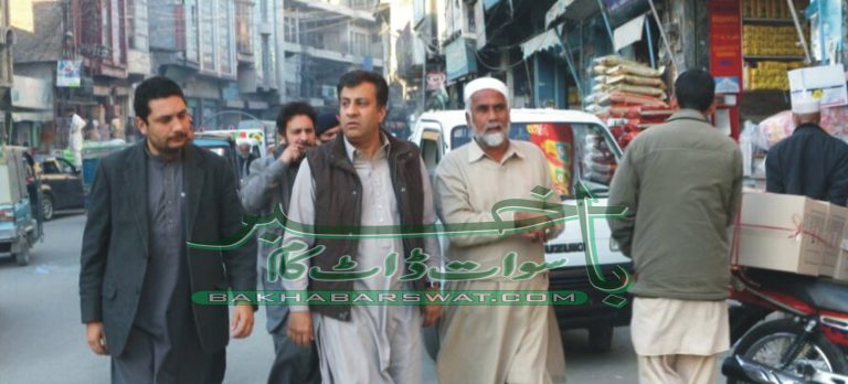 عوام کا حوصلہ بڑھانے ڈپٹی کمشنر میدان میں آگئے