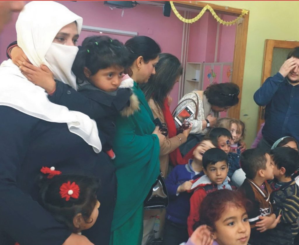 عائشہ سید مہاجرین سے اظہارِ یکجہتی کے لیے شام کی سرحد پر پہنچ گئی