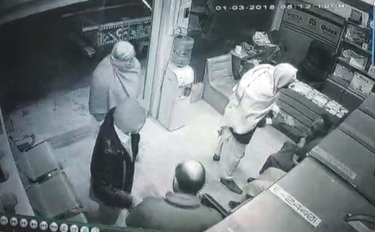 مینگورہ پیپلز چوک، مسلح نقاب پوش دکاندار سے لاکھوں روپے لے کر فرار