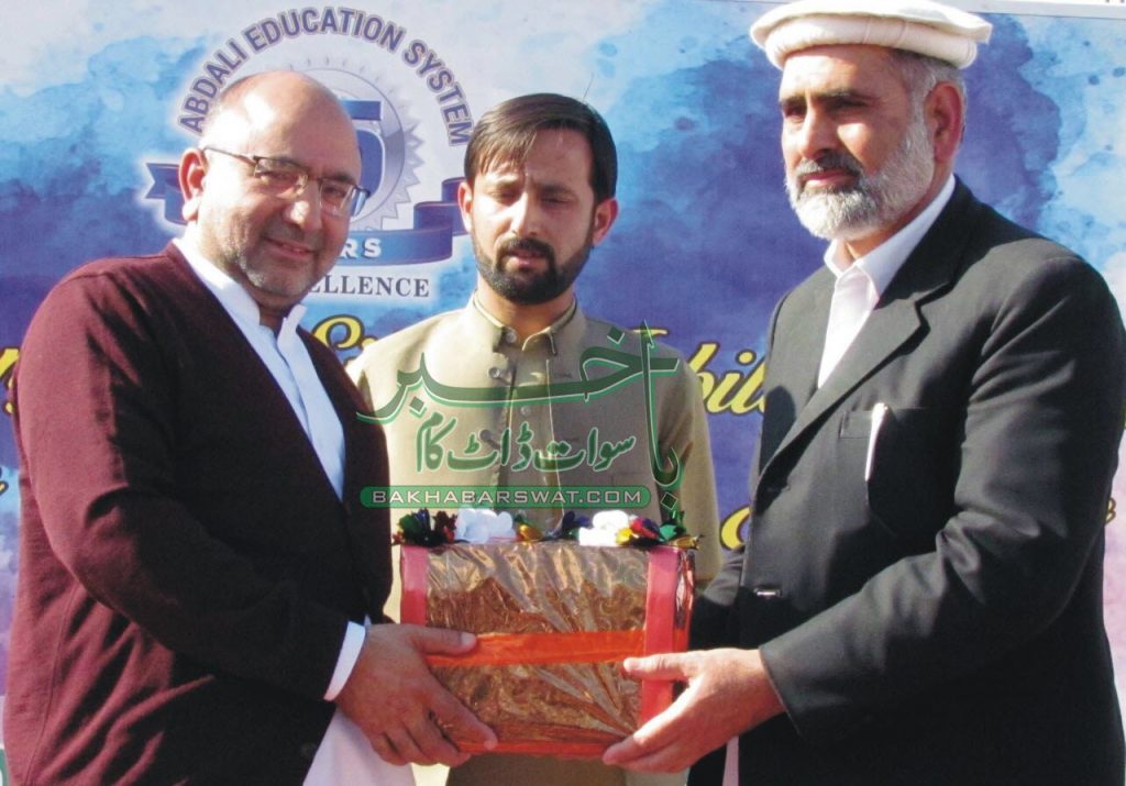 غربت و ناخواندگی کی وجہ سے تعلیمی شرح نہ ہونے کے برابر ہے، کمشنر ملاکنڈ ڈویژن