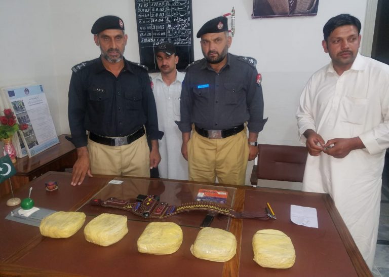 چارباغ پولیسِ ان ایکشن ، چرس سمگل کرنے کی کوشش ناکام بنادی