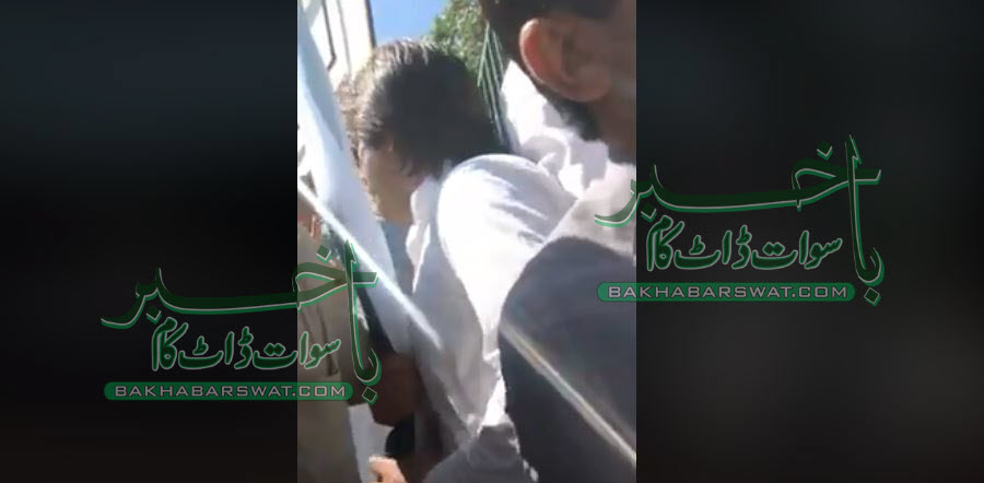 پاکستانی پرچم کے ساتھ جانے والا نوجوان جلسہ کے گیٹ پر روک دیا گیا