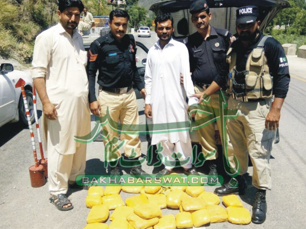 پولیس کی کارروائی، گاڑی سے اکتالیس کلوگرام چرس برآمد