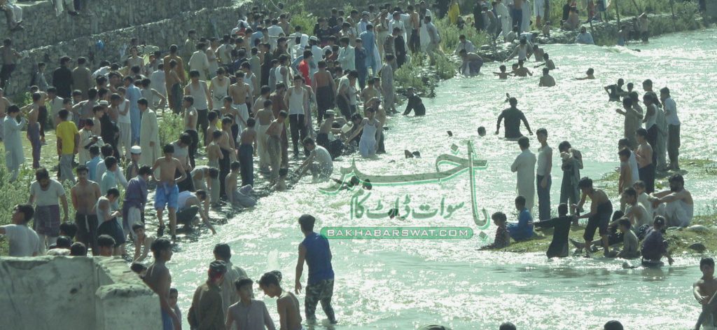 گرمی میں اضافہ،لوگوں نے دریائے سوات کا رخ کرلیا