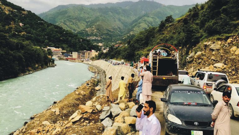سوات، عید کے پہلے دن سیاحوں کا سیلاب اُمڈ آیا