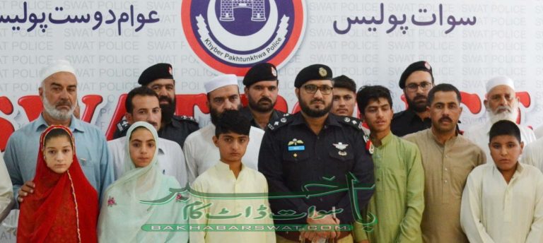 سوات پولیس، شہدا کے بچوں میں عید کے تحائف و نقدی تقسیم