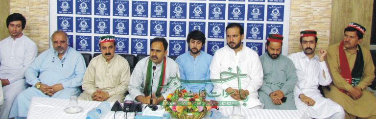 آزاد امیدوار شہاب سیاب فضل حکیم خان کے حق میں دستبردار