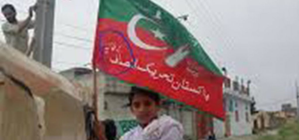 مینگورہ رکشہ ڈرائیوروں نے چالان سے بچنے کے لئے انوکھا طریقہ اختیار کرلیا