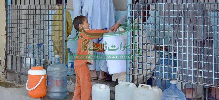 رشہ گٹہ کے مکینوں کا پانی کی عدم فراہمی کے خلاف احتجاجی مظاہرہ