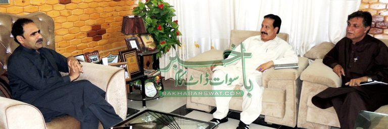 سڑکوں کی بہتر تعمیر و مرمت بارے فضل حکیم کی انجینئر ایکسین محکمہ ہائی وے سے ملاقات