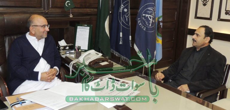 کمشنر آفس سیدو شریف، فضل حکیم خان کی کمشنر ملاکنڈ ڈویژن سے ملاقات