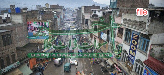 مینگورہ شہر کا مین بازار کارپارکنگ میں تبدیل، ٹریفک پولیس بے بس