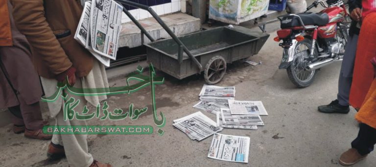 ٹی ایم اے آپریشن کے خلاف دکان داروں کا مظاہرہ، روڈ ہر قسم ٹریفک کے لیے بند