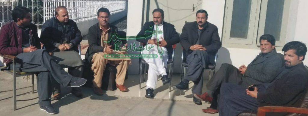 سوات الیکٹرانک میڈیا ایسوسی ایشن کی کابینہ کا فضل حکیم کے ساتھ ملاقات