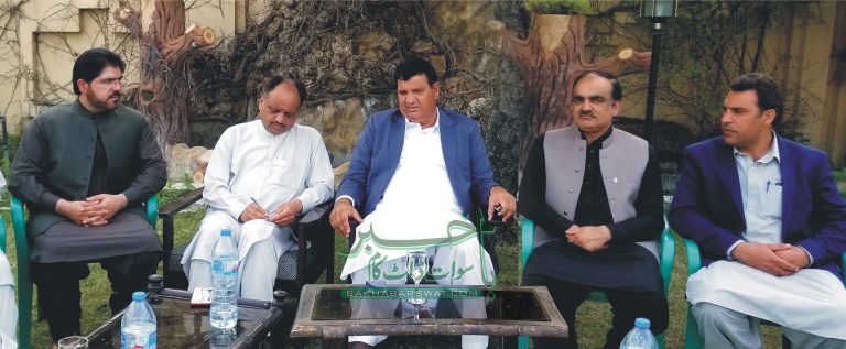عمران کے پیروکاروں کو ہمارے منصوبوں پر تختیاں لگا کر شرم نہیں آتی، امیر مقام