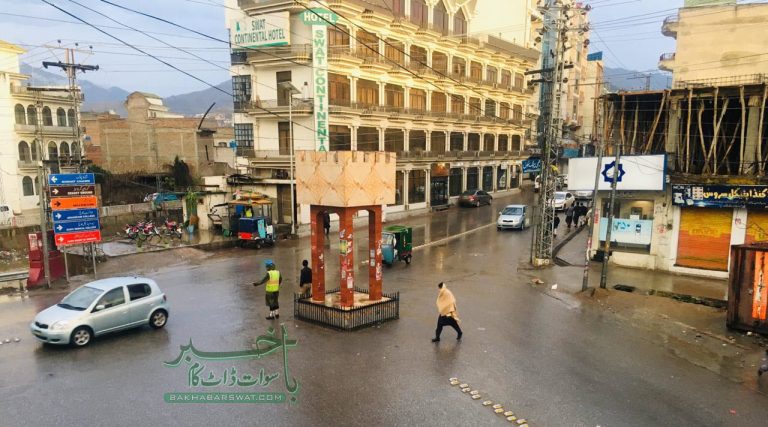 سوات، تیز ہواؤں کے بعد موسلا دھار بارش، موسم پھر سرد