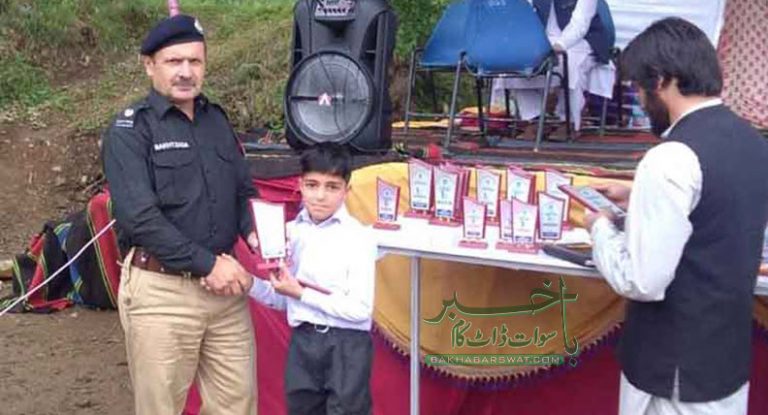 اکسفورڈ پبلک سکول عالم گنج میں سالانہ تقریبِ تقسیمِ انعامات