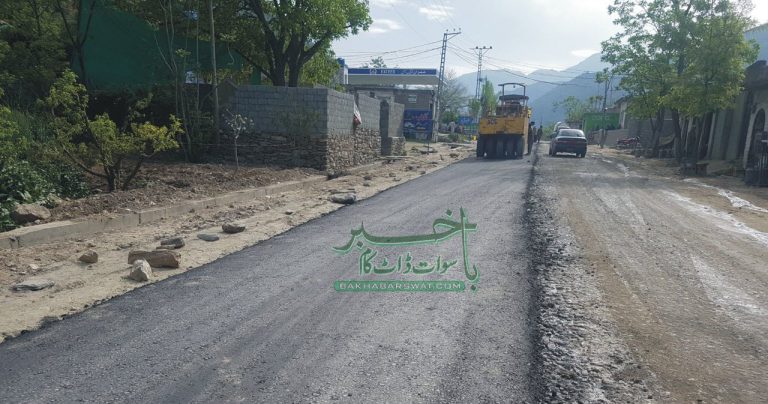 کفر ٹوٹا خدا خدا کرکے، ملم جبہ روڈ کے ایک حصہ پر تارکول کا کام شروع