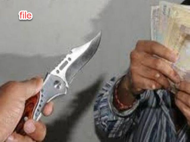 گرین چوک، دن دیہاڑے راہزنی کی دلیرانہ واردات، ملزم تین لاکھ چھین کر فرار