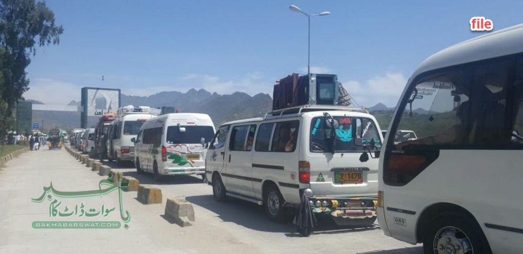 درگئی چیک پوسٹ پر عوام اور سیاح رُلنے لگے، گاڑیوں کی لمبی قطاریں لگ گئیں