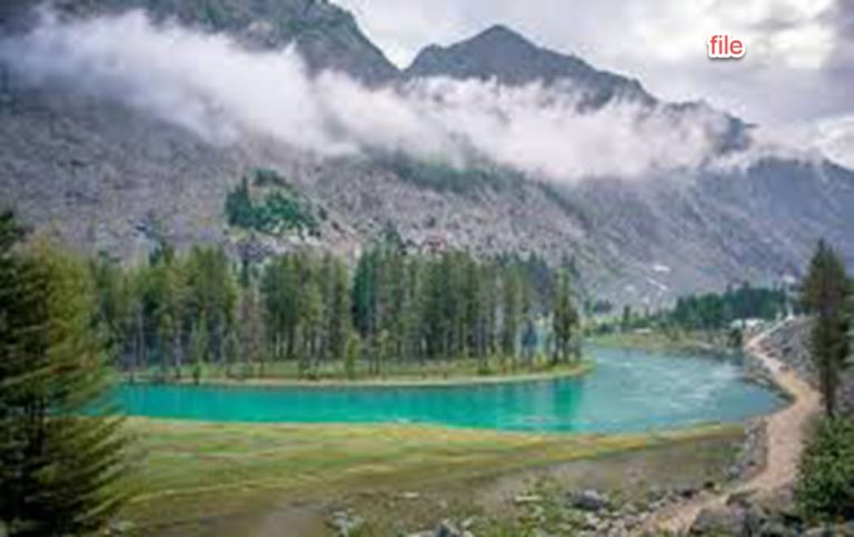 مہوڈنڈ جھیل کی بندش،برف نہ ہٹائے جانے کے باعث عوام اور سیاحوں کو مشکلات
