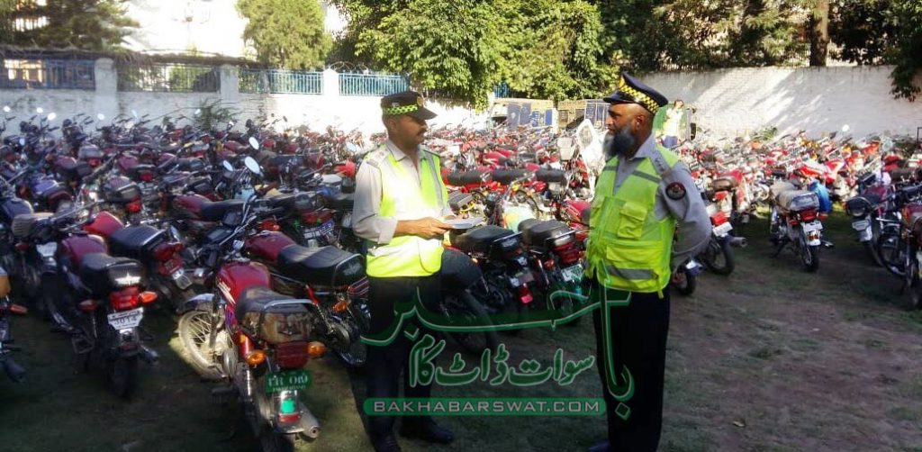 سوات، ہیلمٹ نے پہننے والوں اور کم سن ڈرائیوروں کے خلاف گرینڈ آپریشن کا آغاز