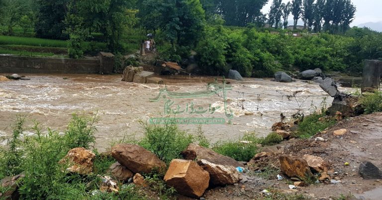 سوات، مون سون بارشوں کی وجہ سے ندی نالوں میں طغیانی، منگلور میں رابطہ پُل بہہ گیا