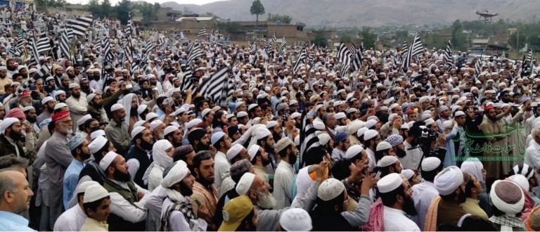 روک سکو تو روک لو، جے یو آئی سوات کا وزیراعلیٰ کے گھر کے سامنے طاقت کا مظاہرہ