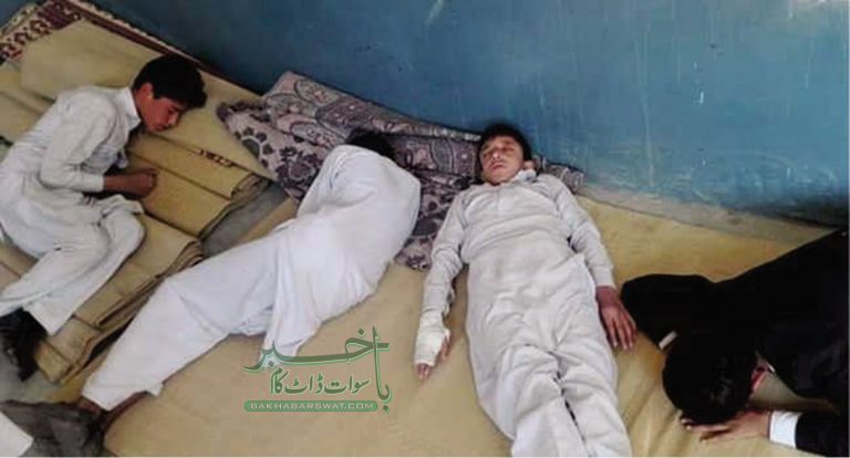 سکول بچوں کو کیڑے مار دوا دینے سے درجنوں بے ہوش
