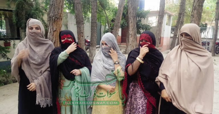 بنڑ پولیس کا ہوٹل پر چھاپا، چار خواتین ڈانسر اور 18 تماش بین گرفتار