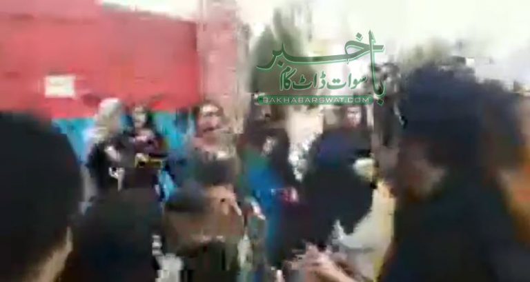 مینگورہ، رپورٹ درج نہ کرانے پر خواجہ سراؤں کا احتجاج،پولیس اسٹیشن پر حملہ