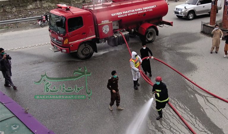مینگورہ،کلورین ملے پانی سے سڑکوں کی دھلائی کا کام شروع