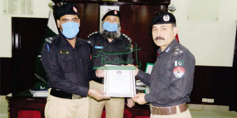 آر پی او  کی جانب سے امجد غفور کو توصیفی اسناد اور نقد رقم کا انعام دیا گیا