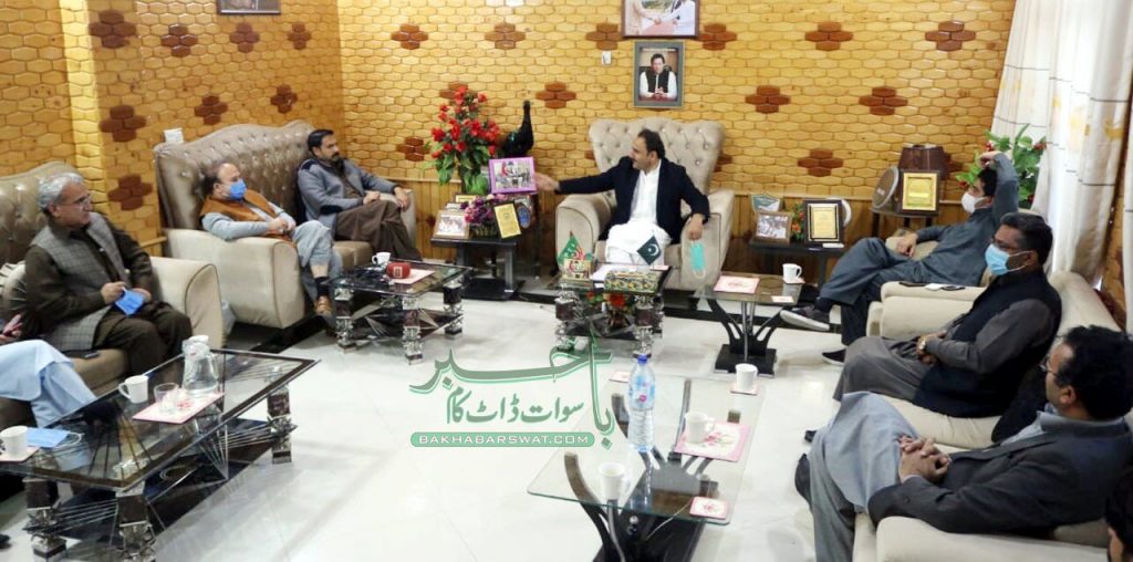 عوام کو اس مشکل کی گھڑی میں تنہانہیں چھوڑیں گے، فضل حکیم خان