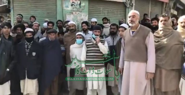 مینگورہ، گرین چوک میں مزدوروں کی قطاریں لگ گئیں