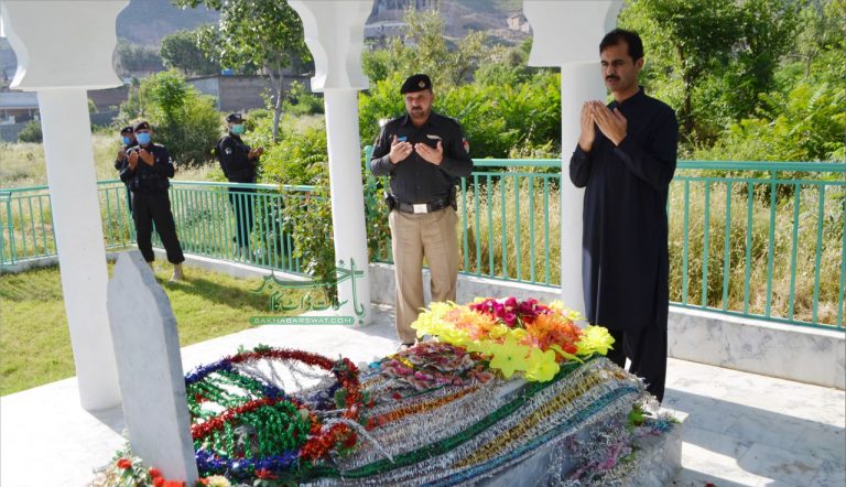 ڈی پی او سوات کی یادگارِ شہدا پر حاضری، پھول چڑھائے