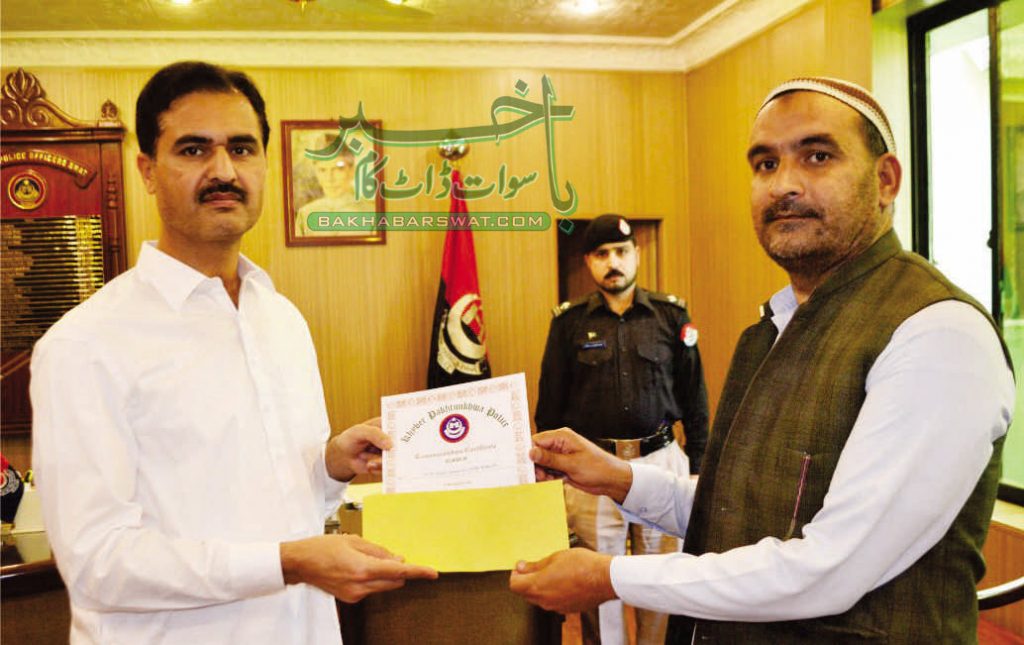سیکورٹی برانچ کے فیصل نعمان کو بہترین کار کردگی پر انعام سے نوازا گیا