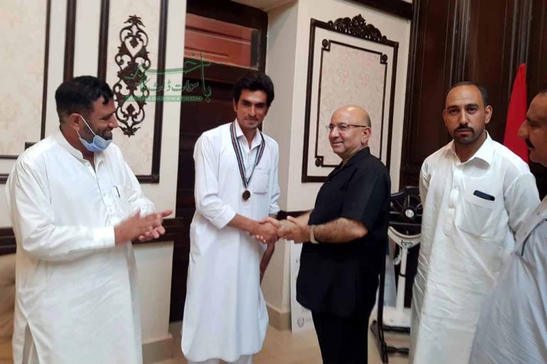 ریاض احمد حیران کو سماجی خدمات پر گولڈ میڈل سے نوازا گیا
