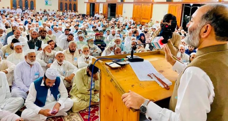 پارلیمنٹ ربر سٹیمپ کے سوا کچھ نہیں، سنیٹر مشتاق احمد خان