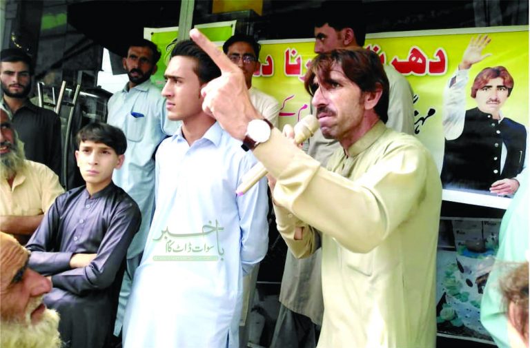 دھرنوں کے بے تاج بادشاہ سپین خان نے مہنگائی کے خلاف بھی دھرنا دے دیا