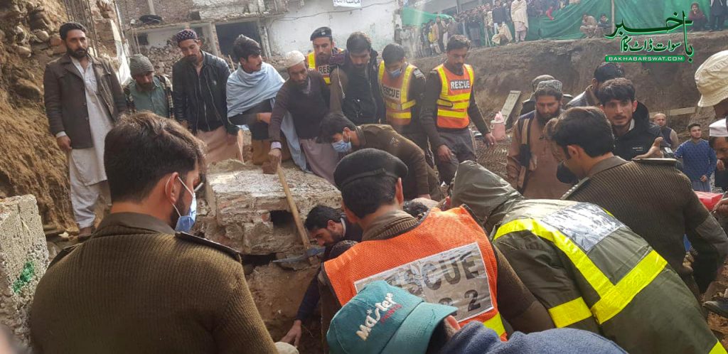 ملابابا، کام کرنے کے دوران عمارت کا اک حصہ گرنے سے چار مزدور زخمی
