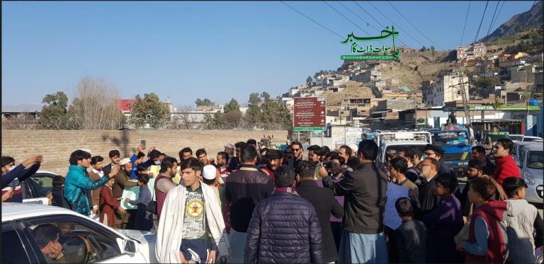 درختوں کی کٹائی پر سول سوسائٹی سوات آگ بگولا، جی ٹی روڈ احتجاجاً بند کردی گئی