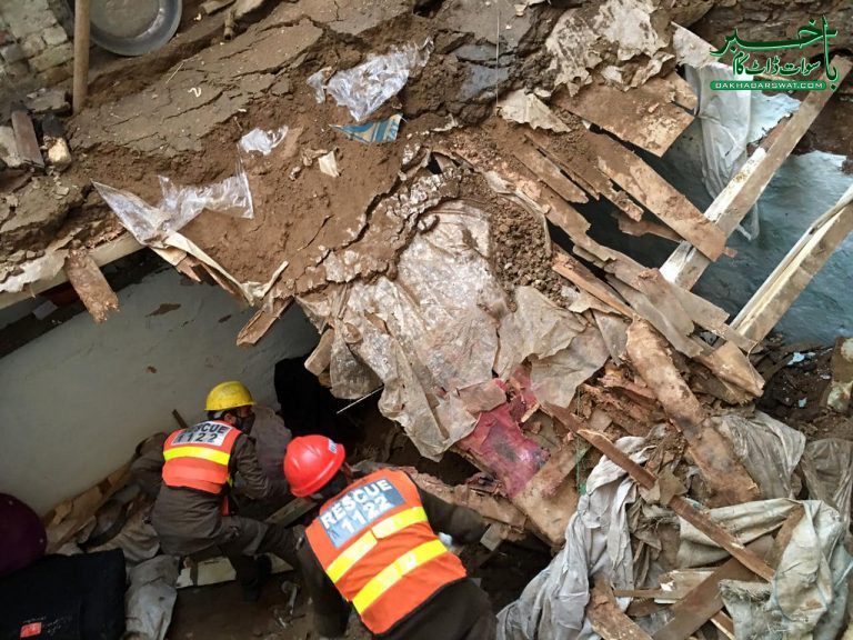ملوک آباد، فوتگی والے مکان کی چھت گرنے سے 26افراد زخمی