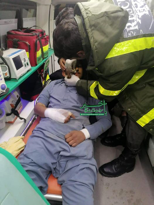 کانجو، تیز رفتار موٹر کار، موٹر سائیکل کو ٹکر مار کر کھمبے سے ٹکرا گئی